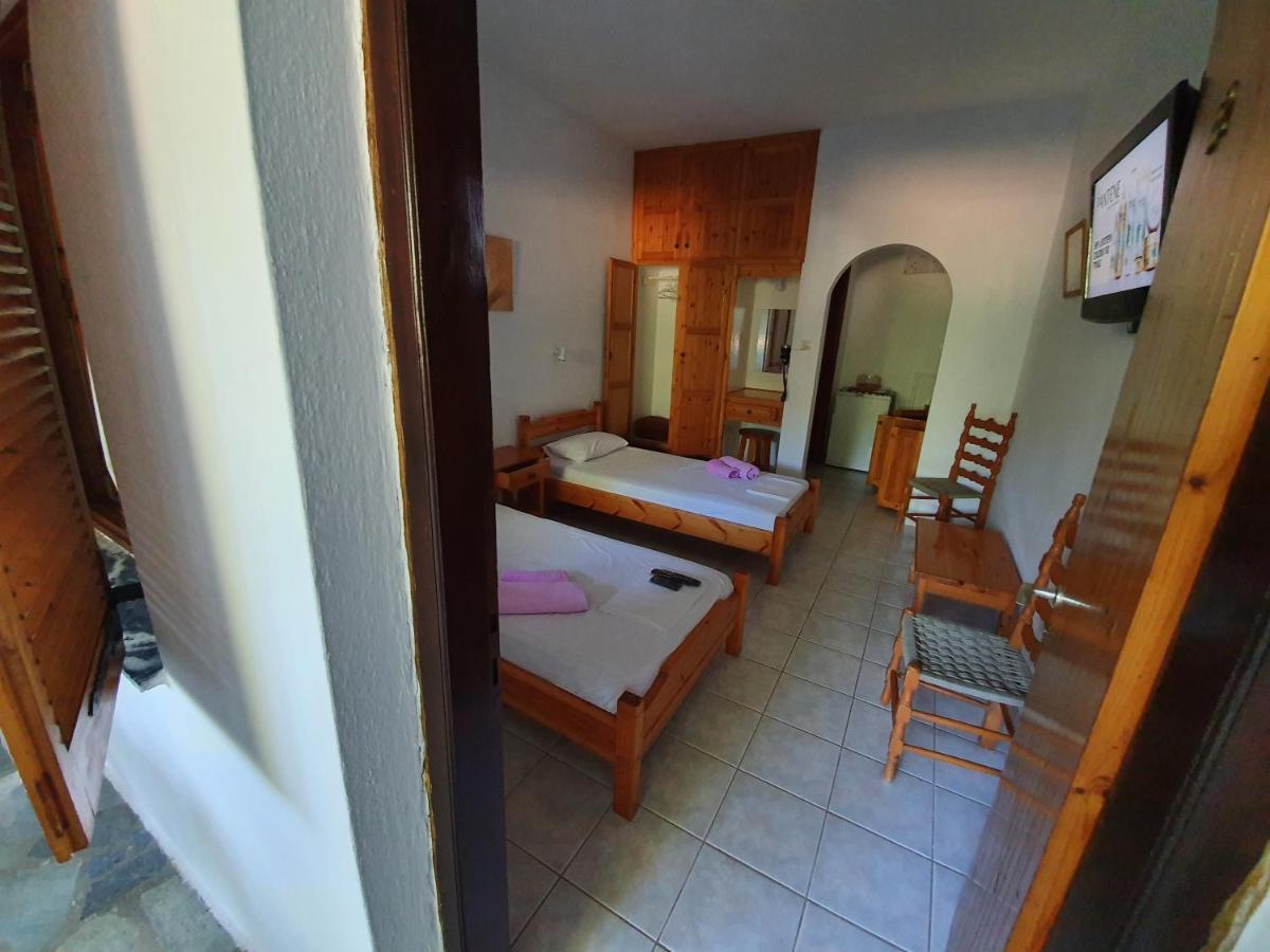Dionisos Studios And Apts Skiathos Koukounaries Extérieur photo