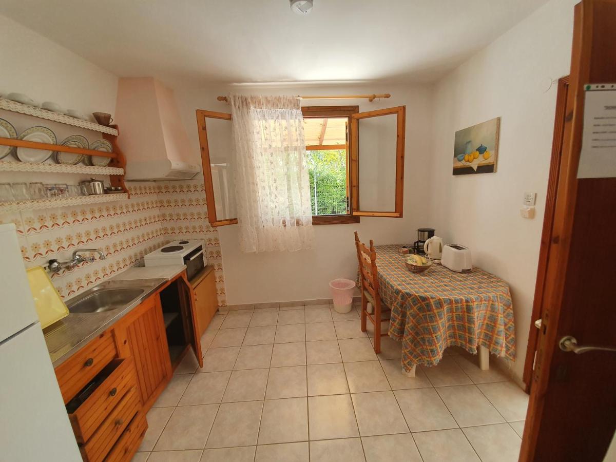 Dionisos Studios And Apts Skiathos Koukounaries Extérieur photo