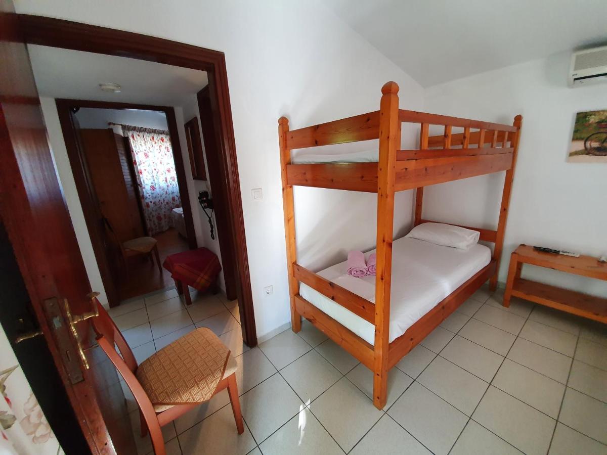 Dionisos Studios And Apts Skiathos Koukounaries Extérieur photo