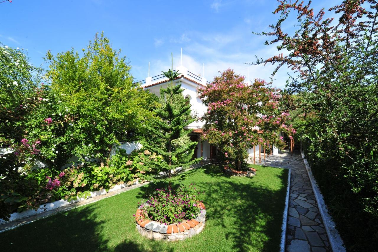 Dionisos Studios And Apts Skiathos Koukounaries Extérieur photo