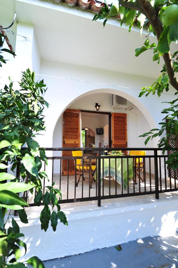 Dionisos Studios And Apts Skiathos Koukounaries Extérieur photo