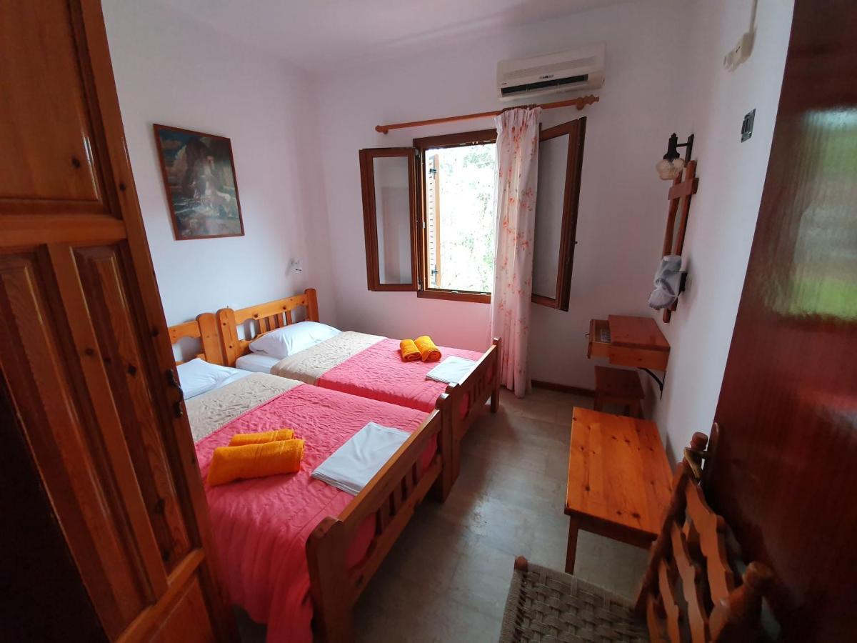 Dionisos Studios And Apts Skiathos Koukounaries Extérieur photo